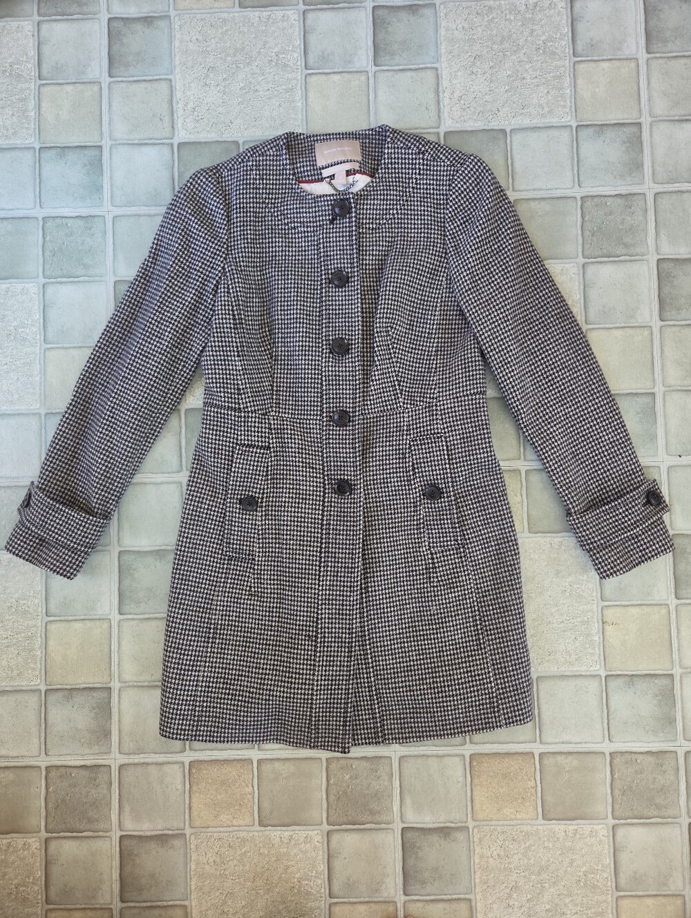 Woman's Banana Republic Houndstooth Button-Front Coat - Black & White Size Med.